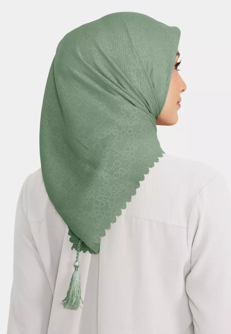 Cotton Bee - Hijab Segiempat Rayyansa Tassel Emboss Lasercut 