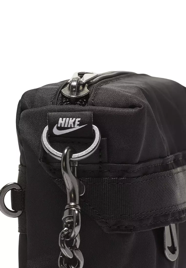 JD Sports Malaysia - Luxe-looking Nike Accessories ✨👌🏼 Cop @Nikesportswear  Futura Luxe crossbody bag at JD. Available in store & via Personal Shopper!  #JDSportsMY SHOP NOW