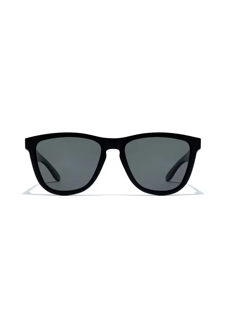 HAWKERS POLARIZED Black Dark ONE RAW. Sunglasses for Men and Women, Unisex. UV400 protection. Official product designed and made in Spain. HONR21BBTP