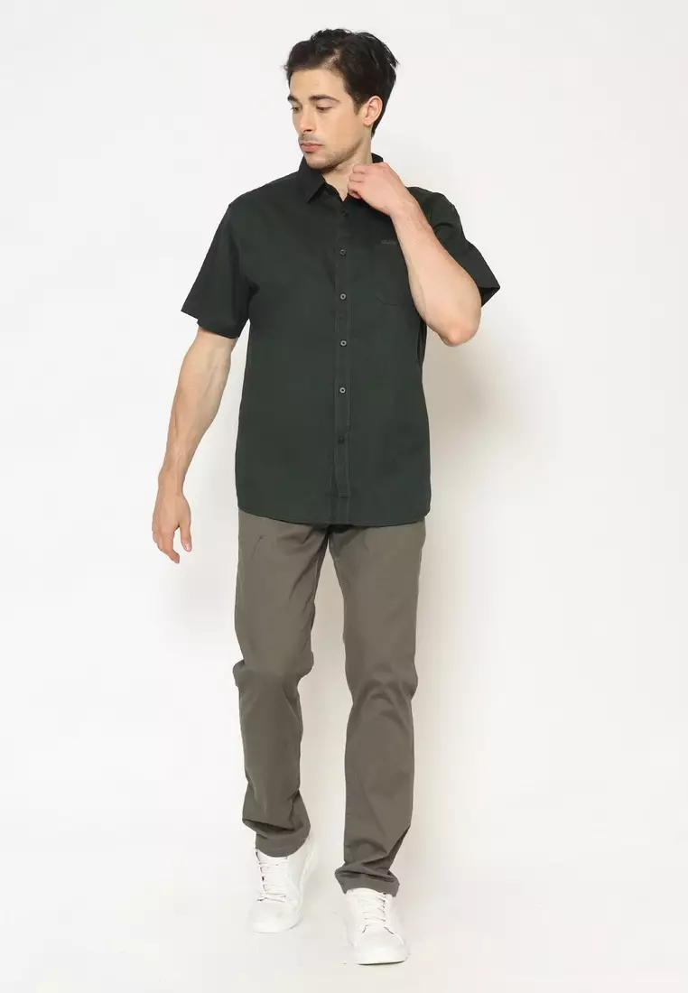 POLICE Kemeja Polos Cotton Twill Dark Army Regular Fit Pria