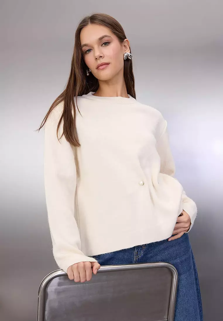 Ecru Soft Texture Accessory Detailed Knitwear Sweater