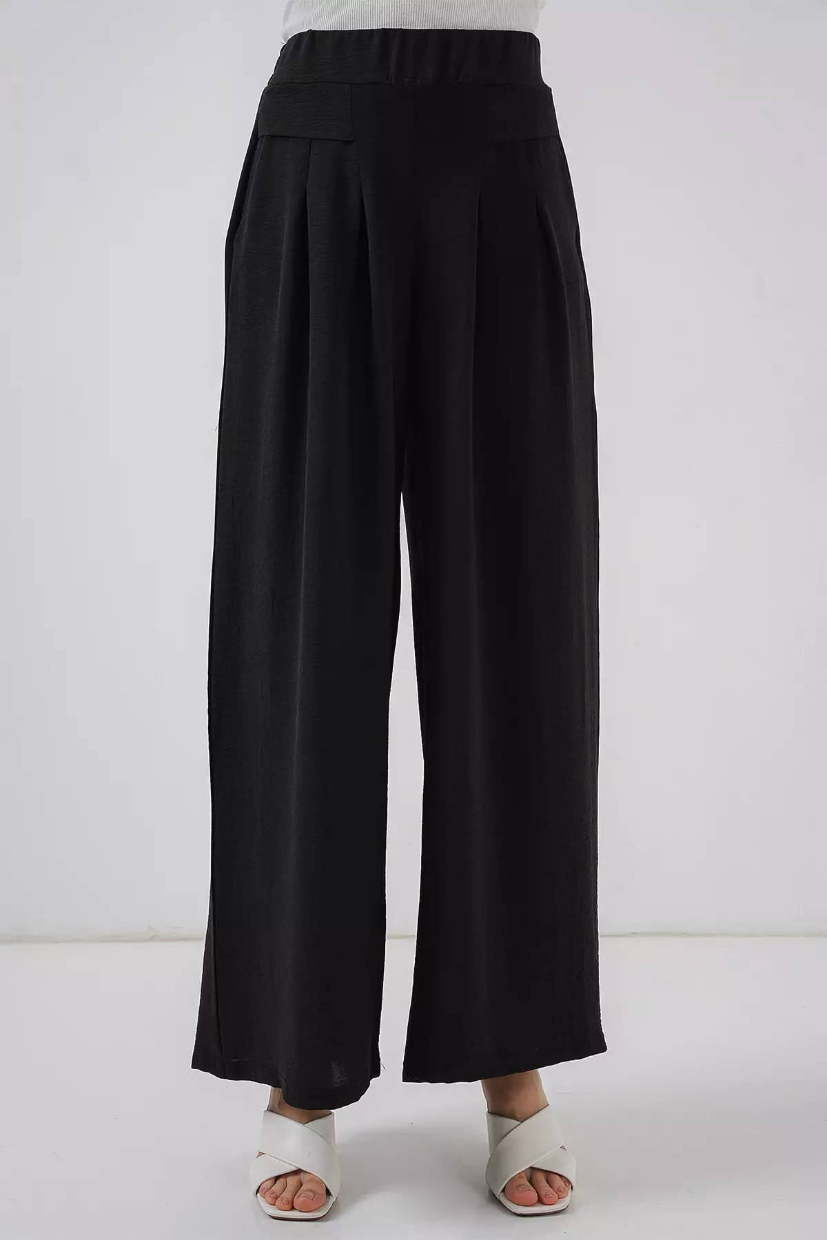 Wide Leg Pleated Trousers