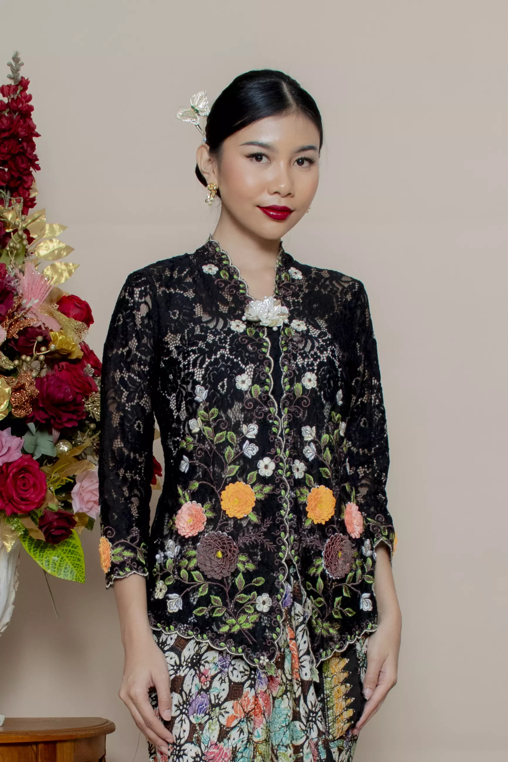 Kebaya Brokat Roses 3 Dimensi in Black Color