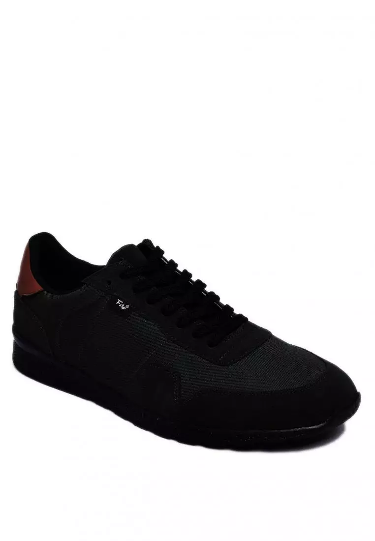 Nordic Black Sepatu Pria Sneakers