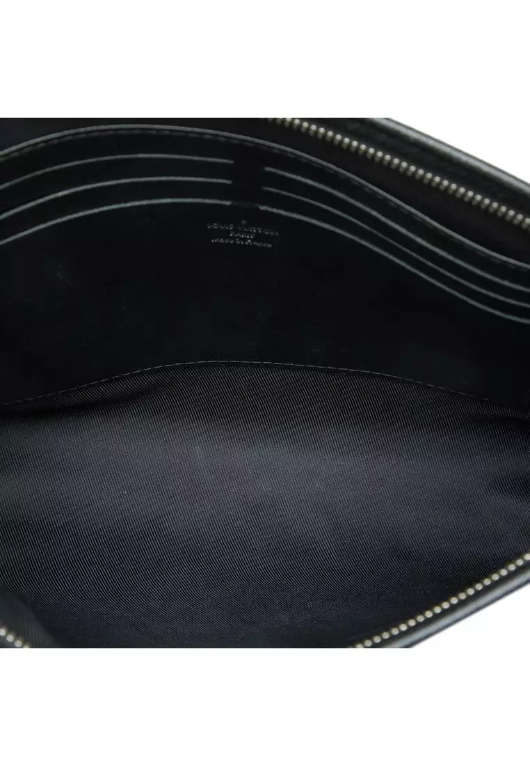Pre-Loved Louis Vuitton Taiga Articles De Voyage Pochette Voyage Mm