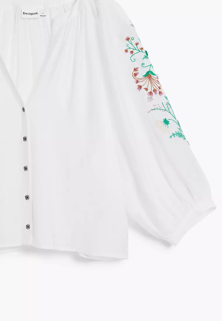Buttoned blouse with embroidery