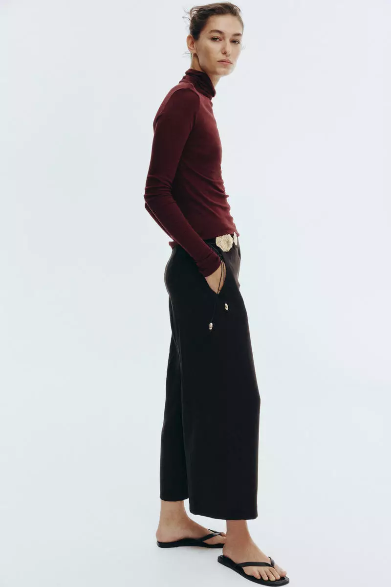Wide ankle-length trousers