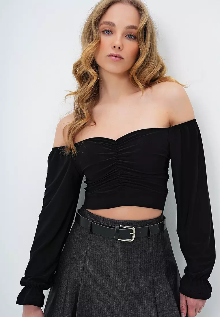 Women's Black Kiss Collar Front Gathered Crop Sandy Blouse Alc-X13742