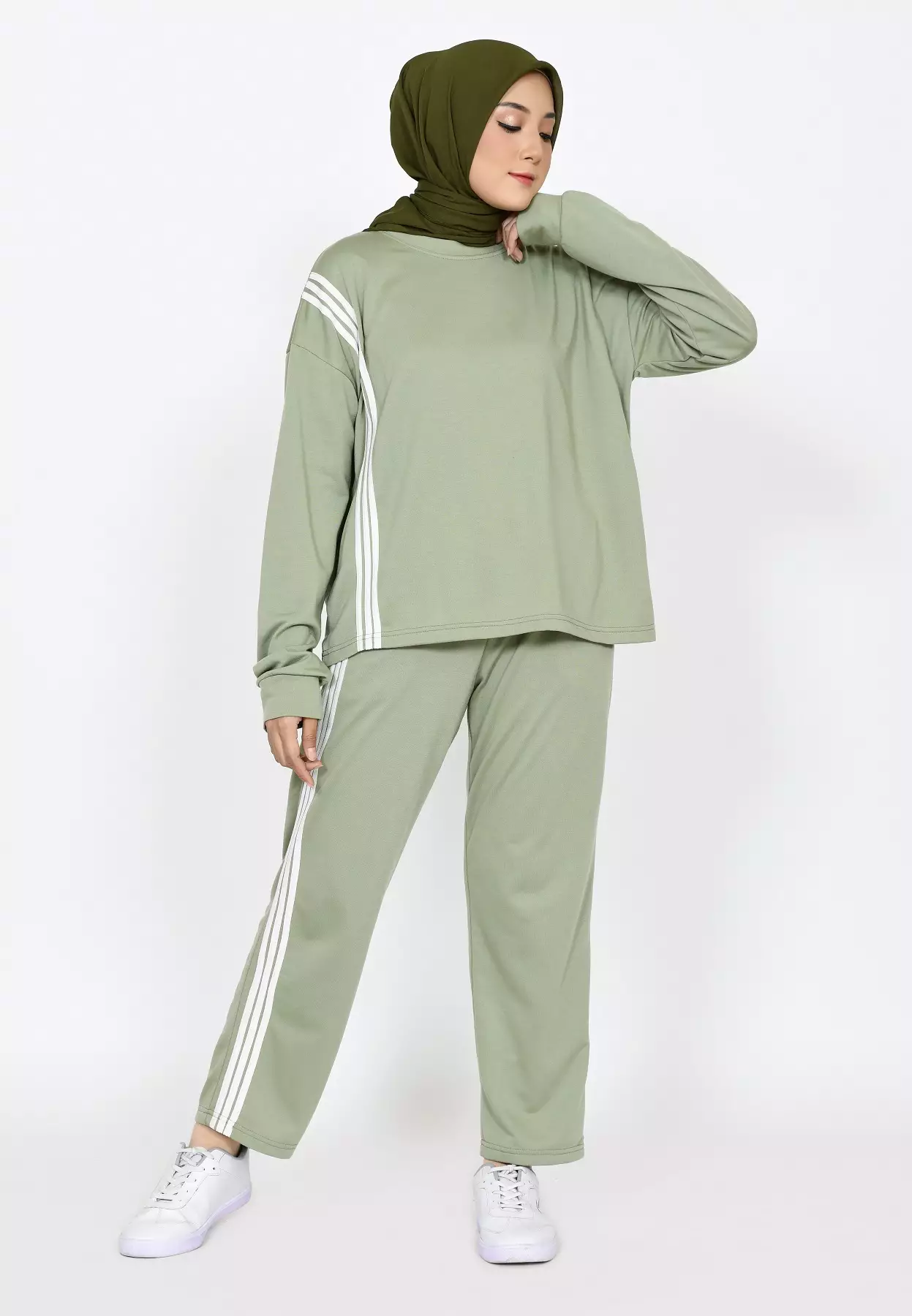 SET Training Sporty Trisya