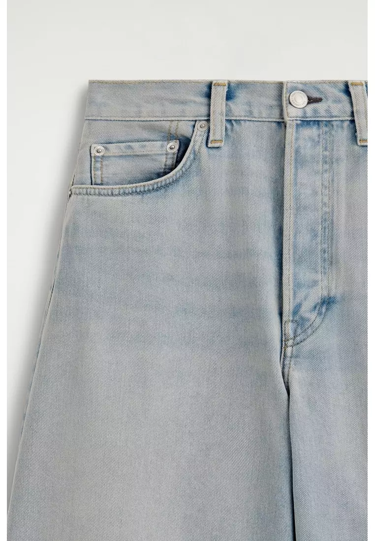 KNEE-LENGTH DENIM SHORTS