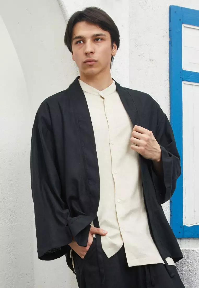 Takumi Kimono Pria Linen Lengan Panjang Warna Hitam | Long Sleeve Men's Linen Kimono Black