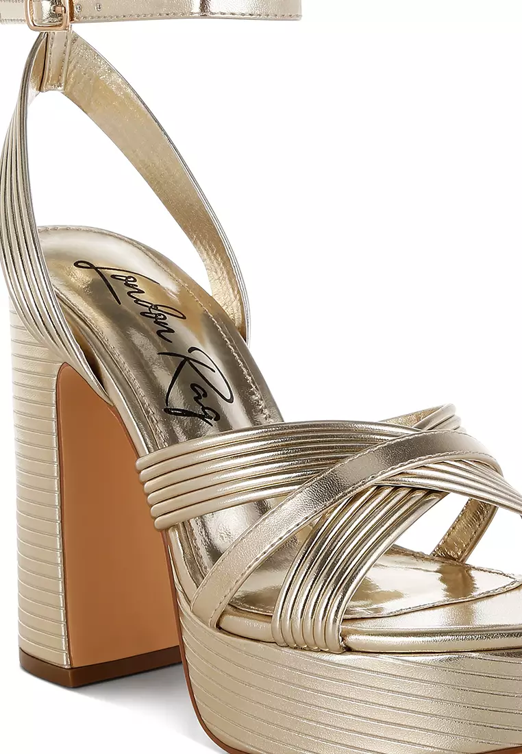 Sandal Hak Metalik dengan Tali Pergelangan Kaki Warna Emas