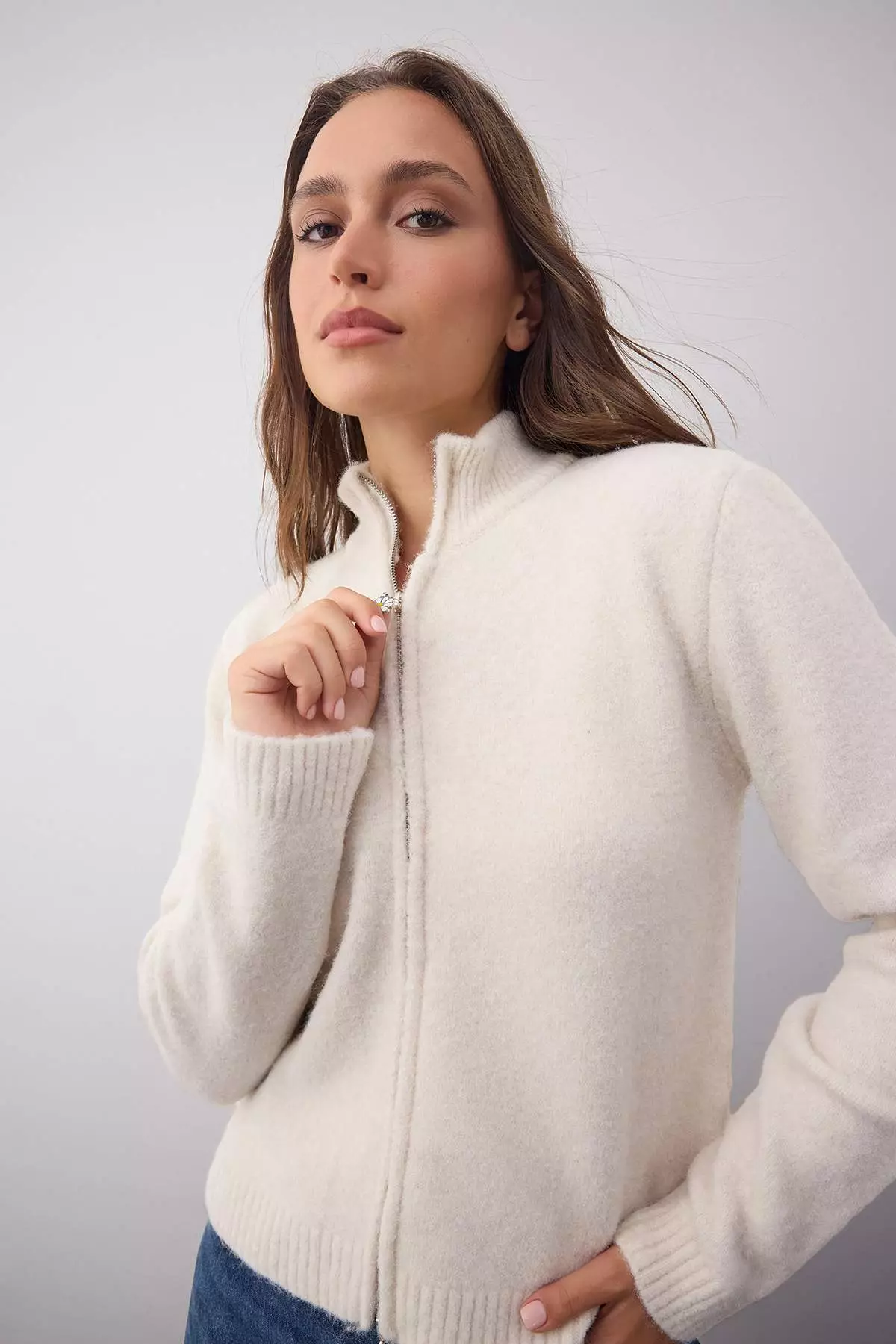 Wardrobe Essentials Ecru Wool Zippered Stand Collar Daisy Knit Cardigan |