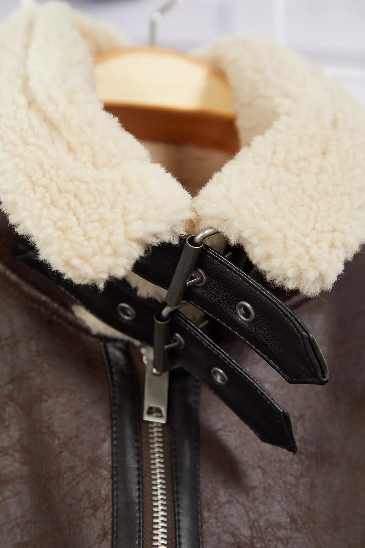 Men's Dark Brown Regular Fit Winter Coat With Fur Inside Tmnaw25Mo00013