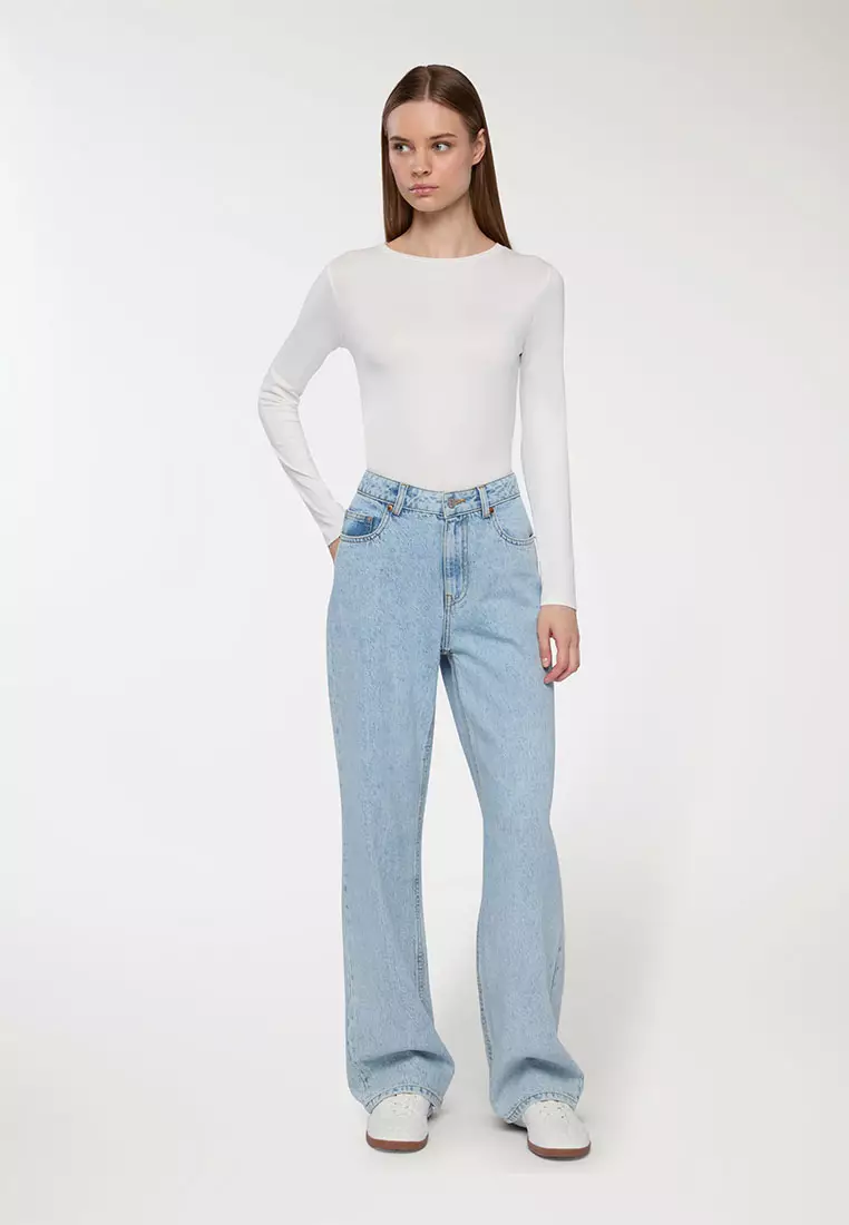 Woman Long-Sleeved T-Shirt
