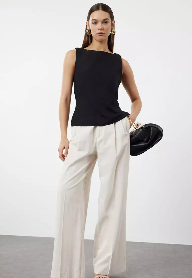 Straight Sleeveless Top