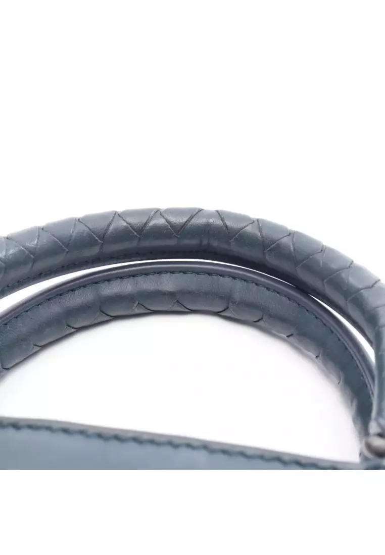 Pre-Loved BOTTEGA VENETA Intrecciato Handbag leather Navy 2WAY