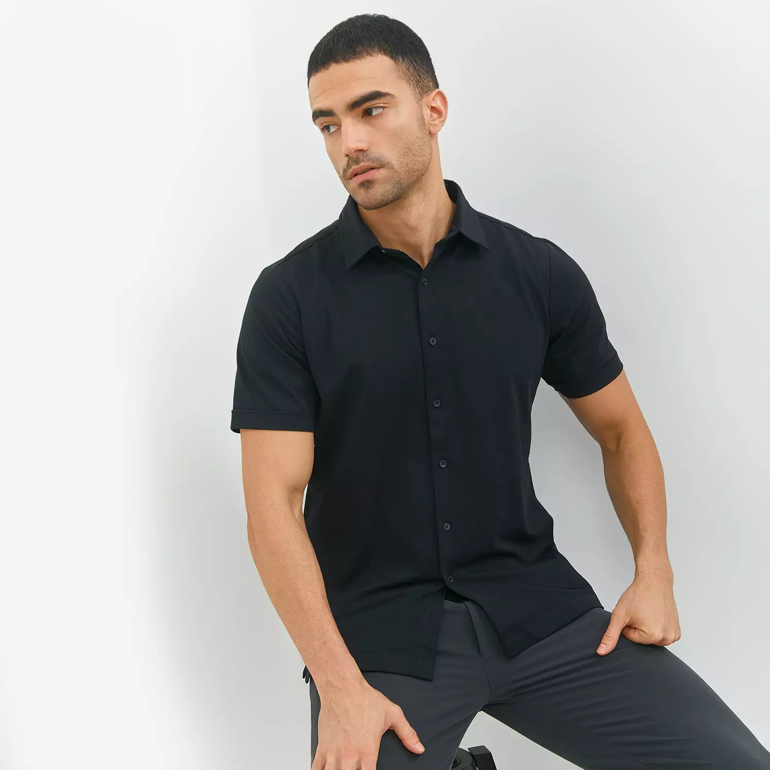 Jobb Endive Kemeja Pria Lengan Pendek Slim Fit Hitam Warna Black