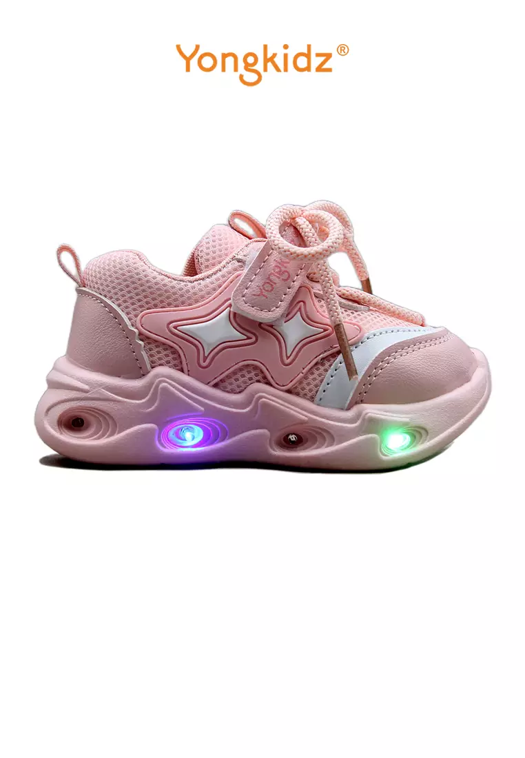 Xotin erini uchlik qilishga va onlayn porno tomosha qilishga kondirdi.