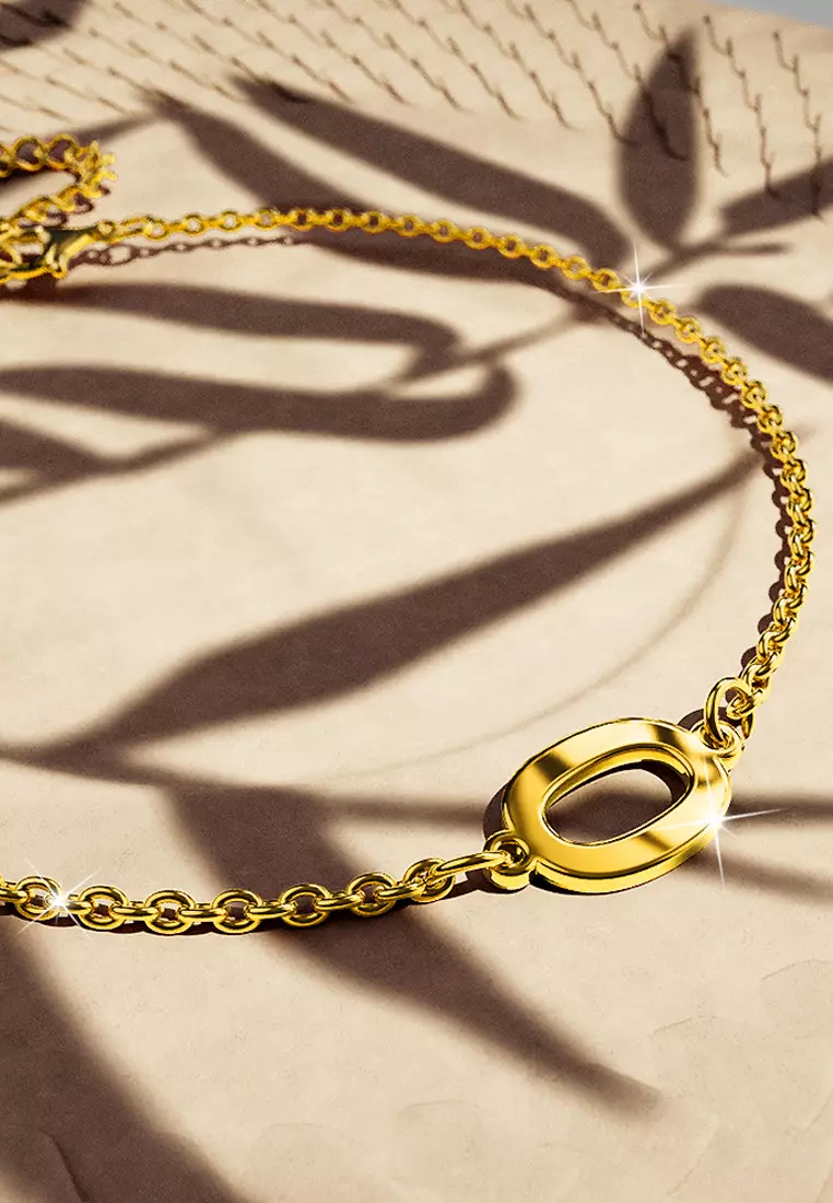 Bold Alphabet Letter Initial Charm Bracelet in Gold Tone - O