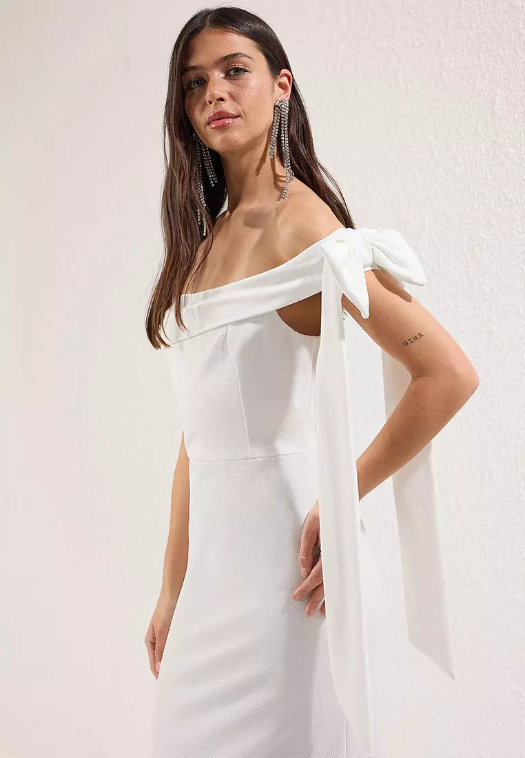 White Body Fitted Shoulder Bow Detail Knitted Stylish Evening Dress