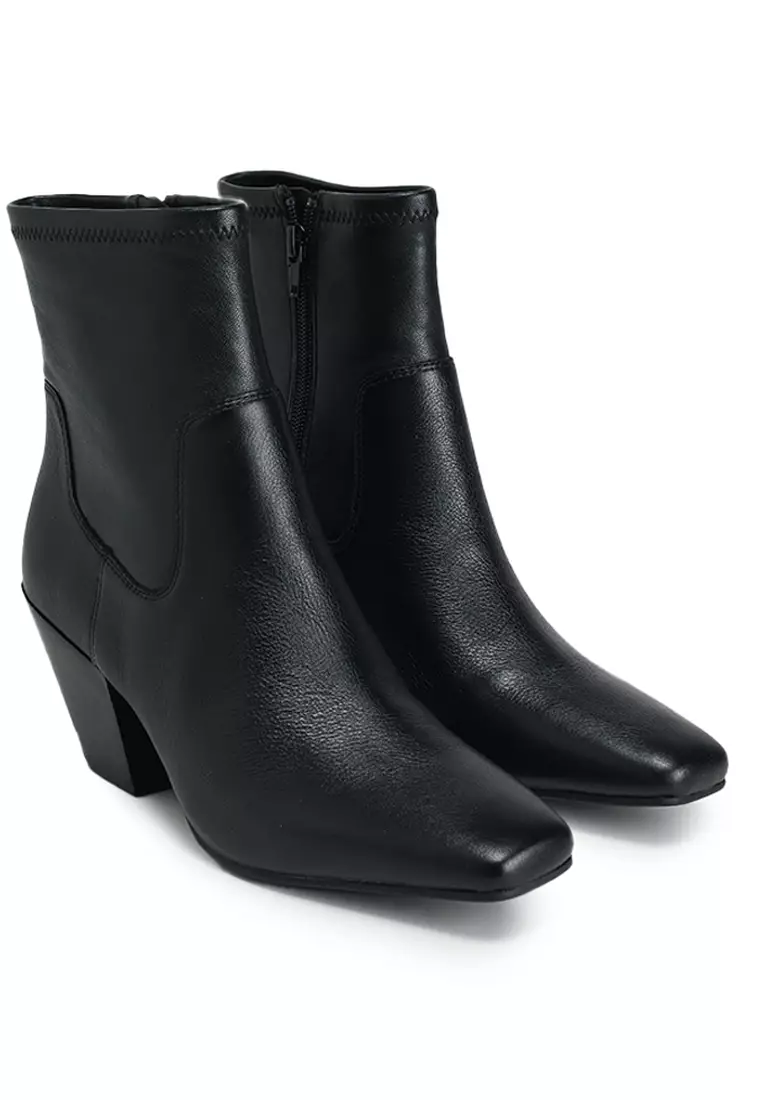 Adwaodith Boots
