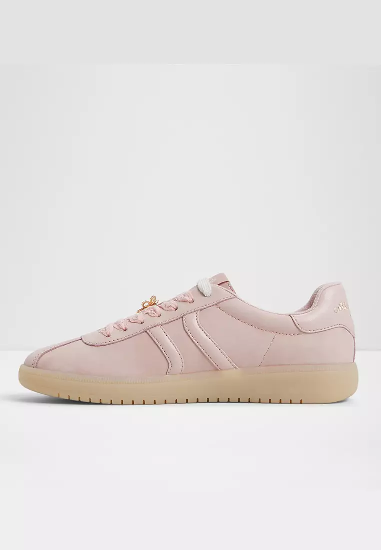 Chicsneaker Low-Top Sneakers