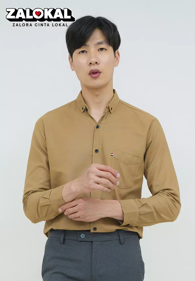 Kemeja lengan panjang pria formal slim fit dark cream houseofcuff