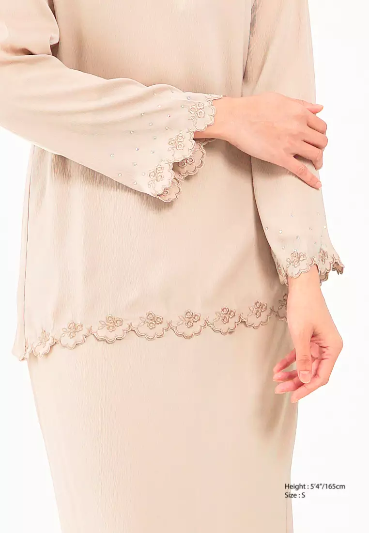 Gene Martino -Ziezie Kurung Modern