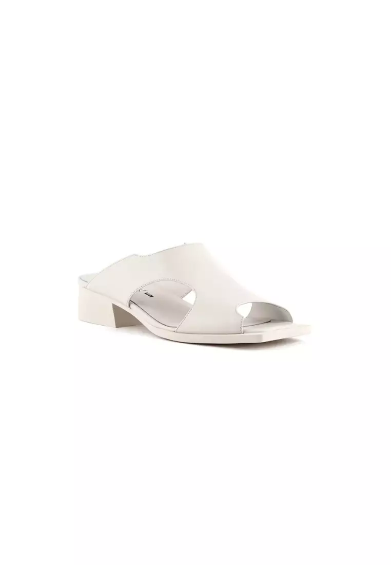 Discount on United Nude  shoes - SKU: Fin Flat Open Toed Mule In White