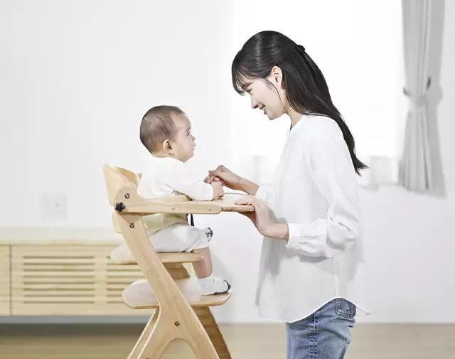 Yamatoya Sukusuku GL High Chair with Table and Guard Dark Brown- Kursi Makan Kayu Anak Bayi