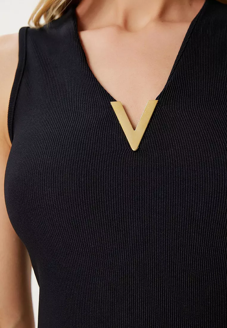 Gold Accessory Ribbed Knitted Blouse