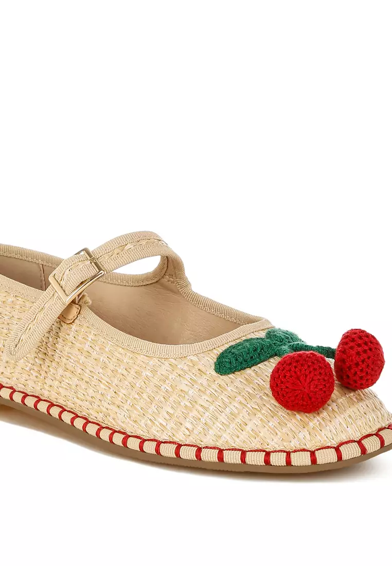 Sepatu Mary Jane Beraksen Ceri Warna Beige