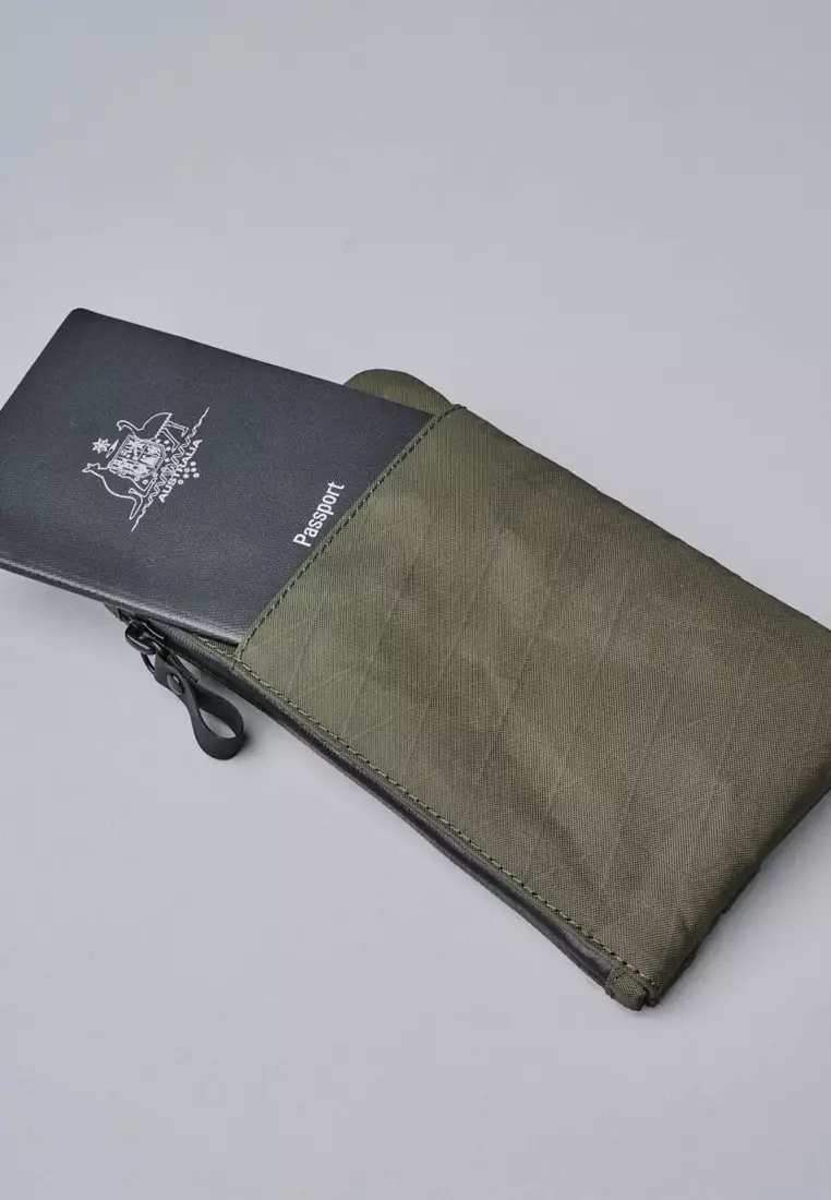 Alpaka Zip Clutch - Dark Green VX21