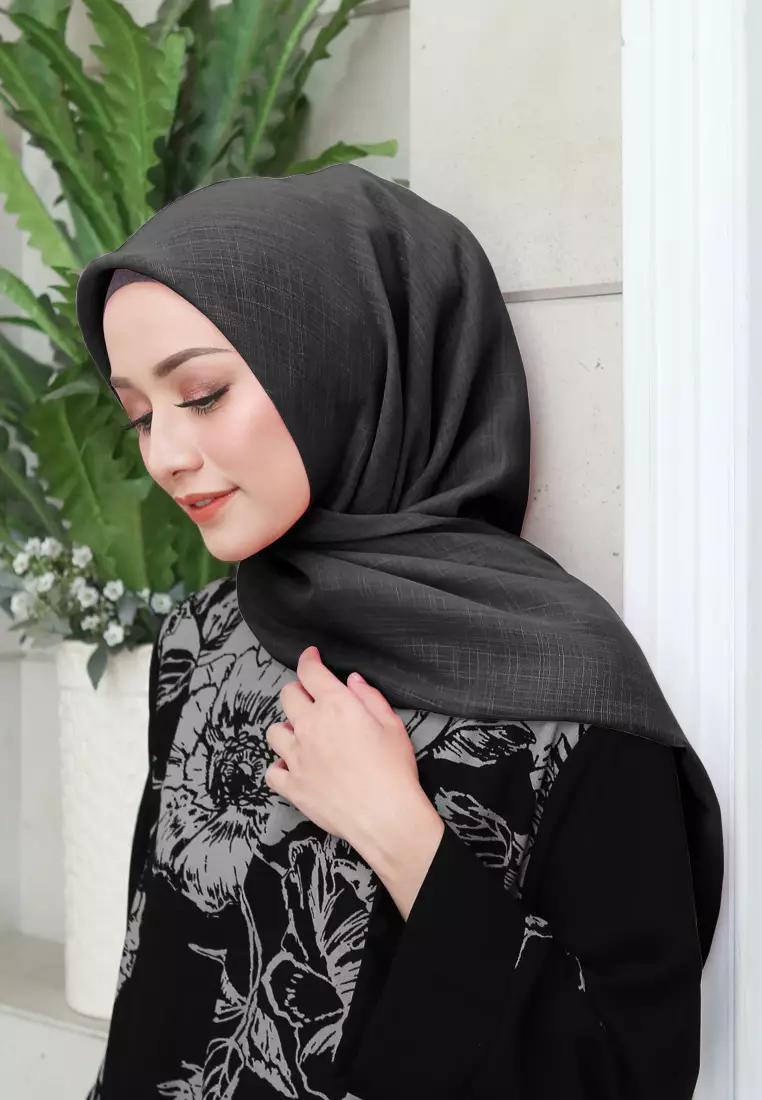 Cotton Bee - Linen Scarf | Hijab Segiempat | Kerudung - Black