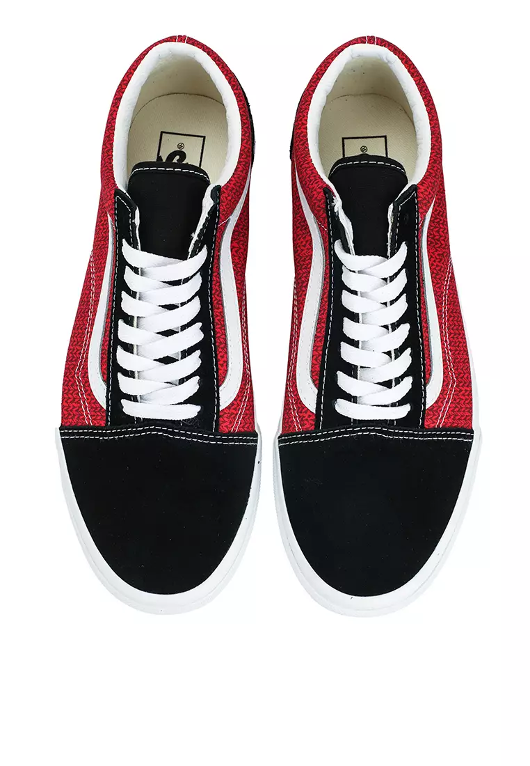 Red and black deals vans with straps