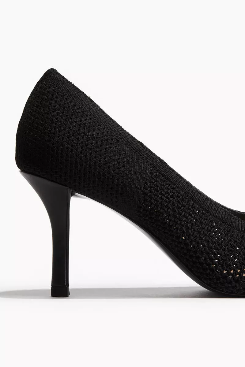 Fully-fashioned court shoes