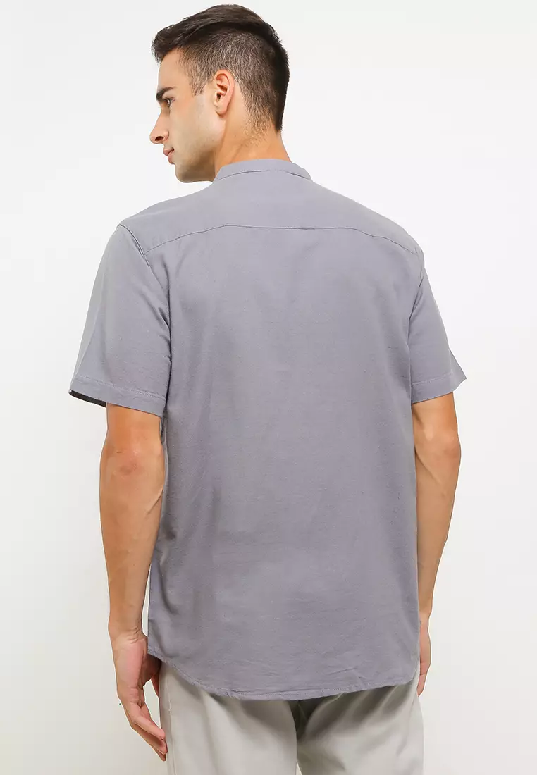 TRIPLE Kemeja Pendek Mandarin Slim Fit (SS MC 473) - Light Grey