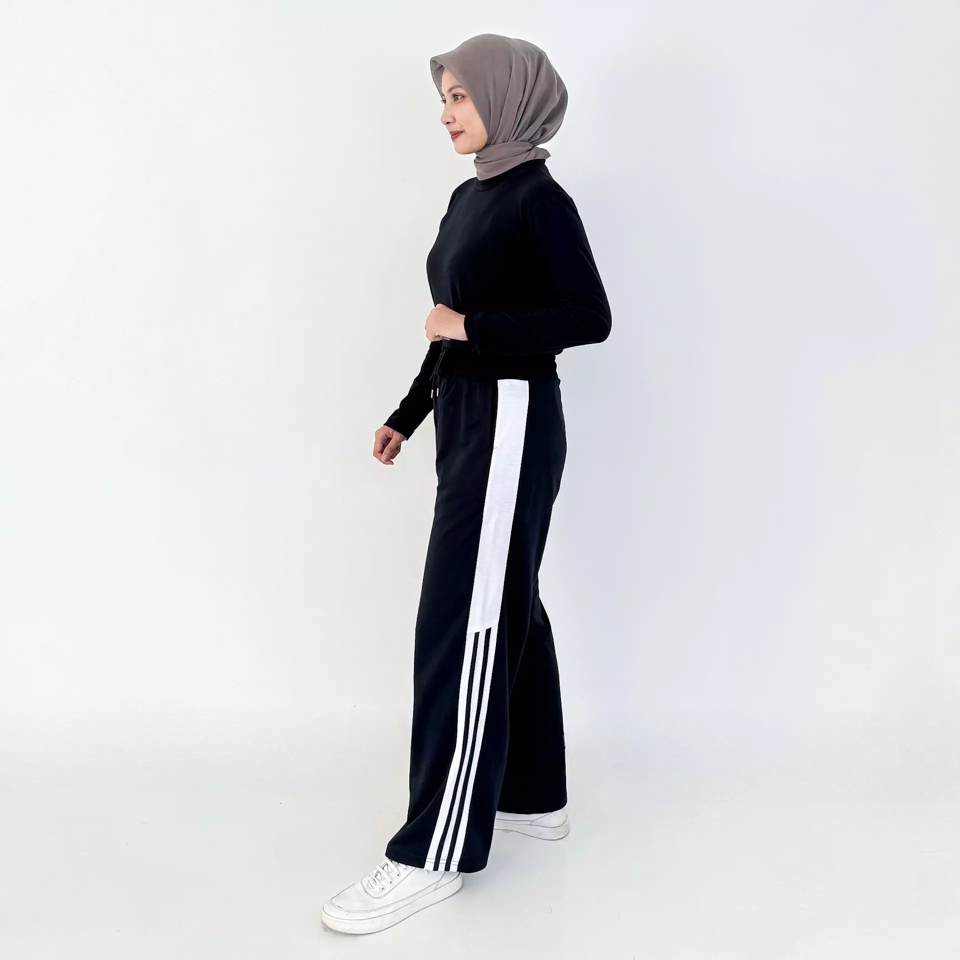 Celana Panjang Wanita - GITA SPORTY PANTS [HITAM]
