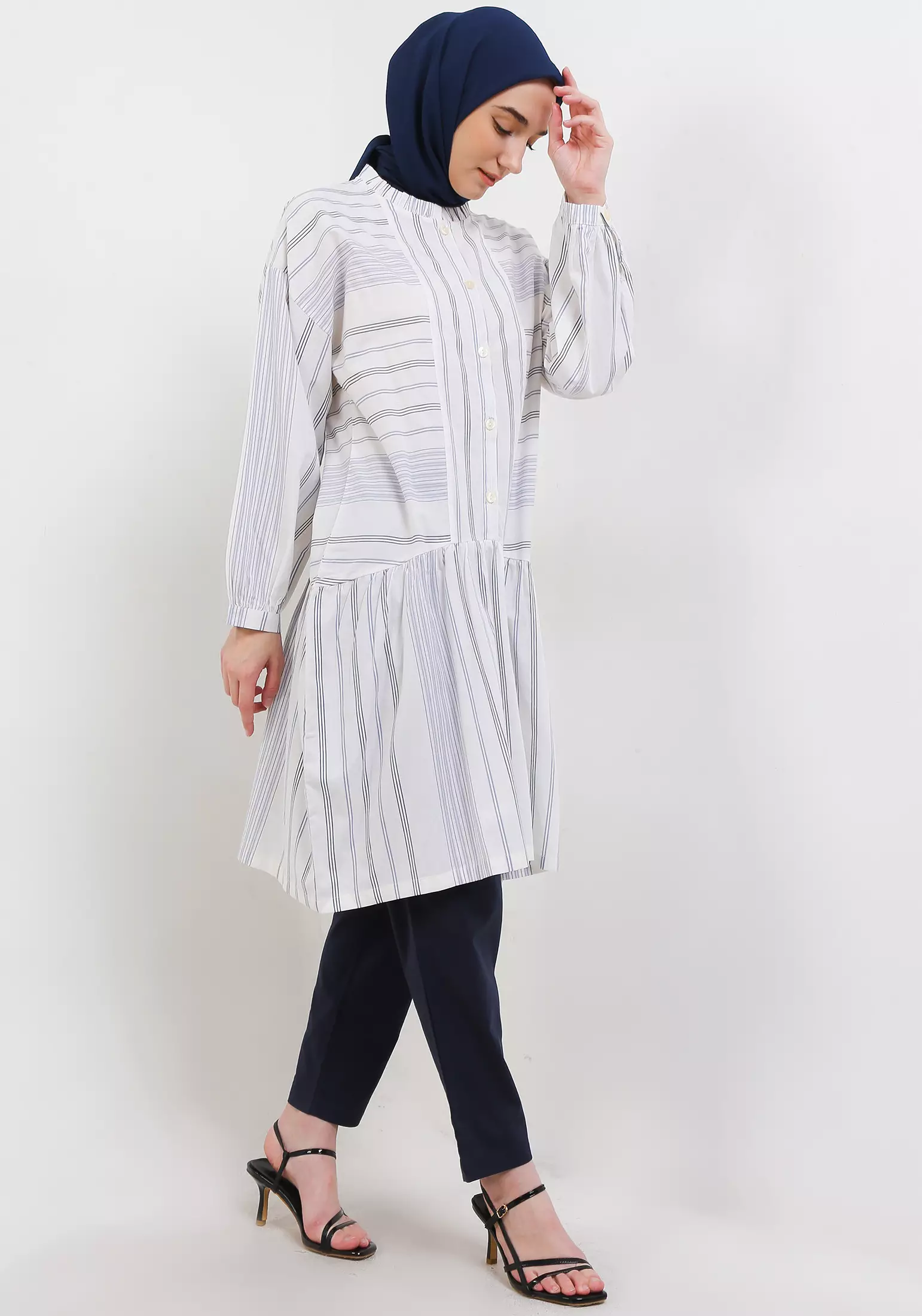 MFMW Bisulima Tunik Broken White Motif Garis Abu