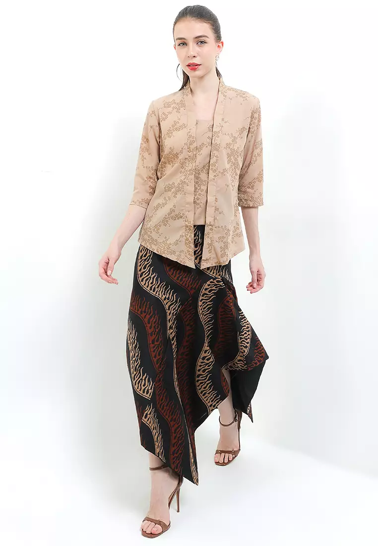 Kebaya Kutu Baru 3/4-length Sleeves
