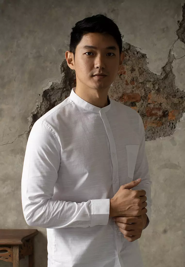 Kemeja collarless Slub koko putih OXCON white