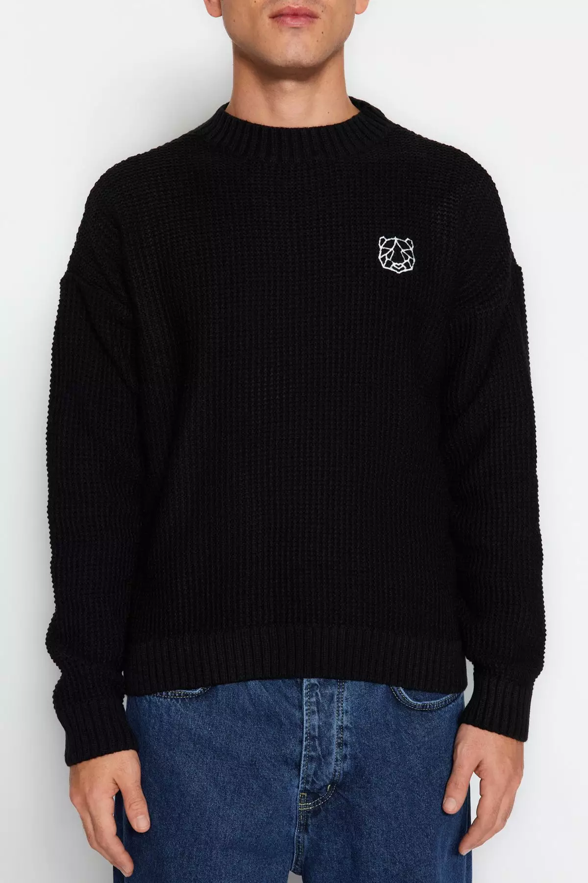 Black Oversize Fit Wide Fit Crew Neck Embroidered Knitwear Sweater TMNAW24KZ00032