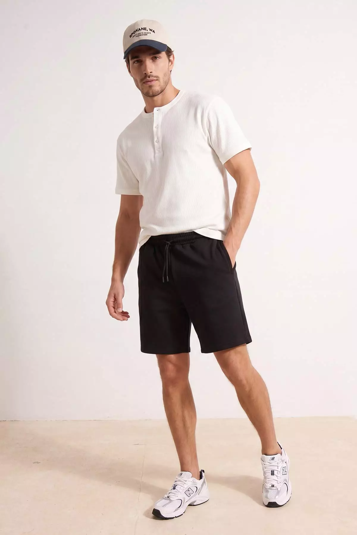Black Regular/Normal Cut Thick Basic Shorts & Bermuda Tmnss26Sr00001