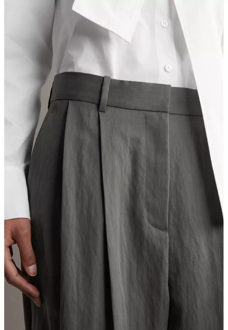 RELAXED FLUID WIDE-LEG TROUSERS