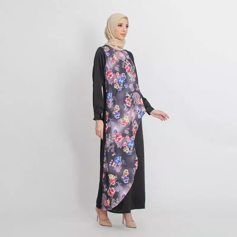 Feva Maxi Dress In Black Floral Print
