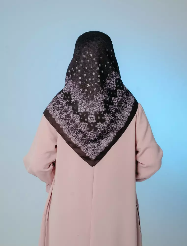 ZOLA Scarf Black - Kerudung Hijab Segiempat Motif With Pouch Ziplock - Bahan Poly Fine - Ukuran 110x110