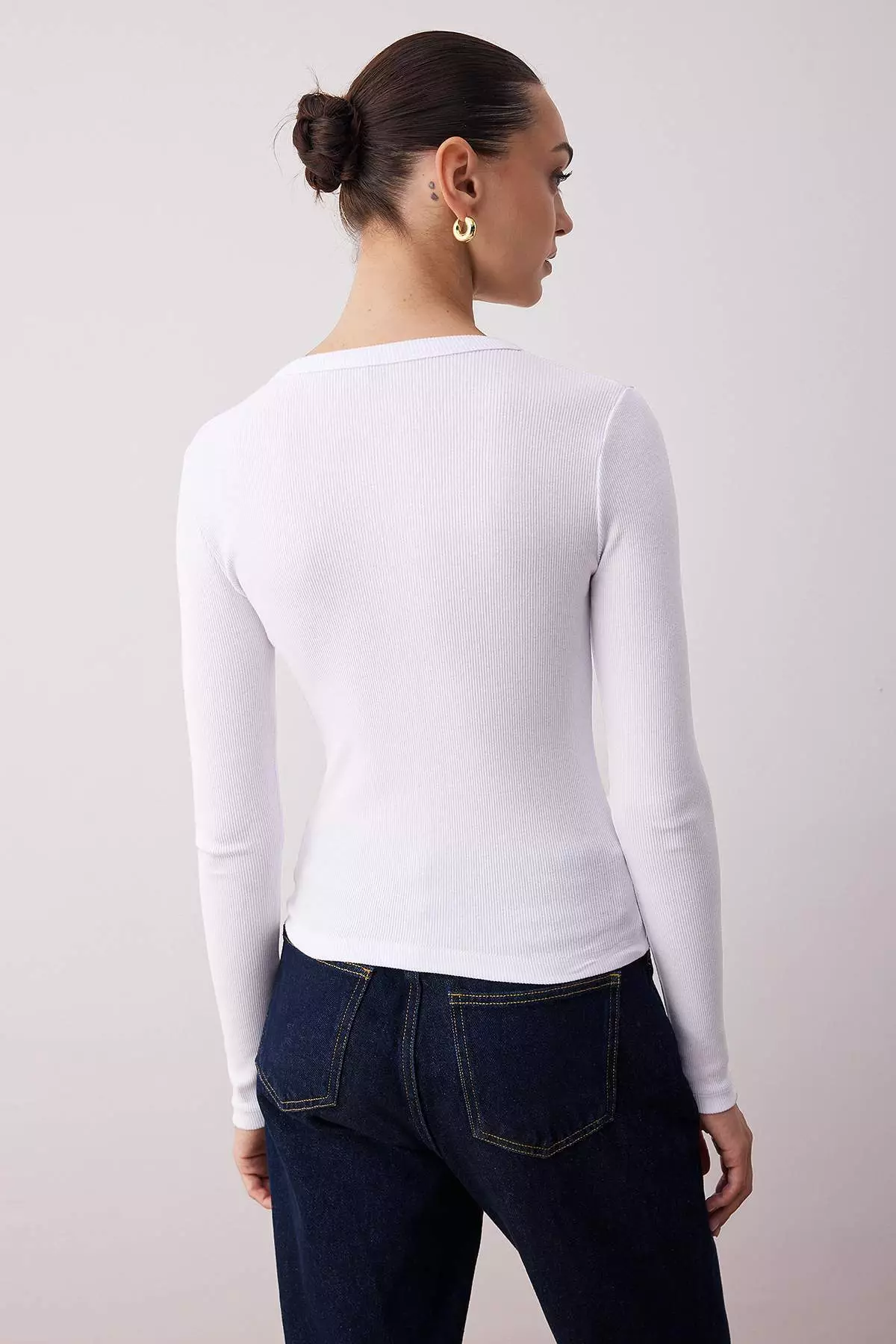 White Crew Neck Buttoned Fitted/Fits The Body Flexible Ribbed Knitted Blouse