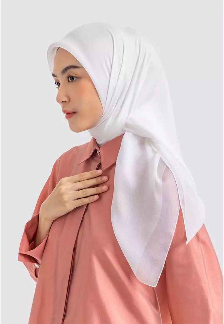 Ria Miranda Broken White Rarina Scarf