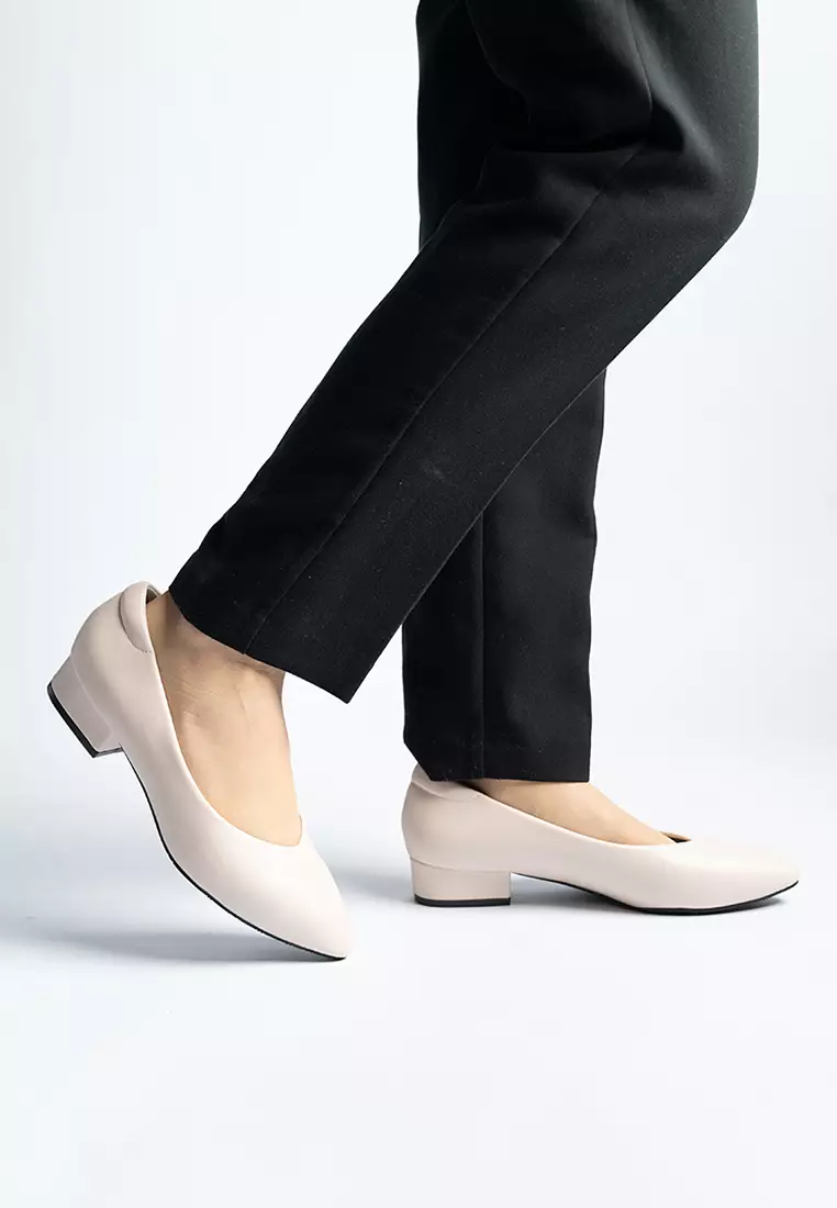 Bethany Pointed Mid Heel